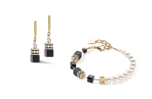 Coeur de Lion jewelry set in black.