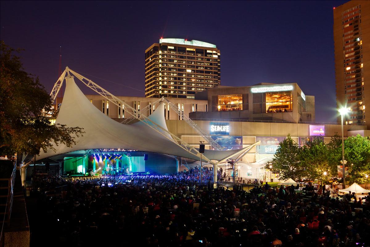 Entertainment Paviliion Crown Center in Kansas City