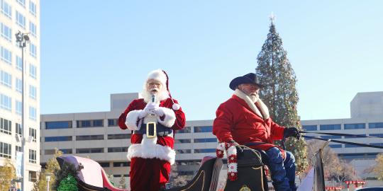 Santa and Drive in Carriage in front of Mayor's Christmas Tree