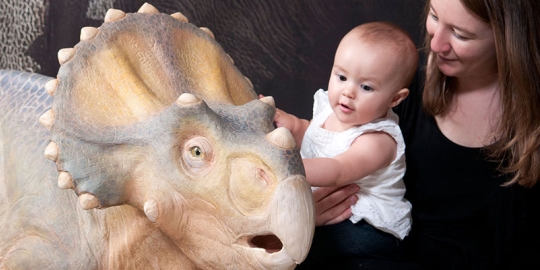 dinosaurs and mom/child